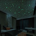 3D švytinčios žvaigždės arba burbuliukai